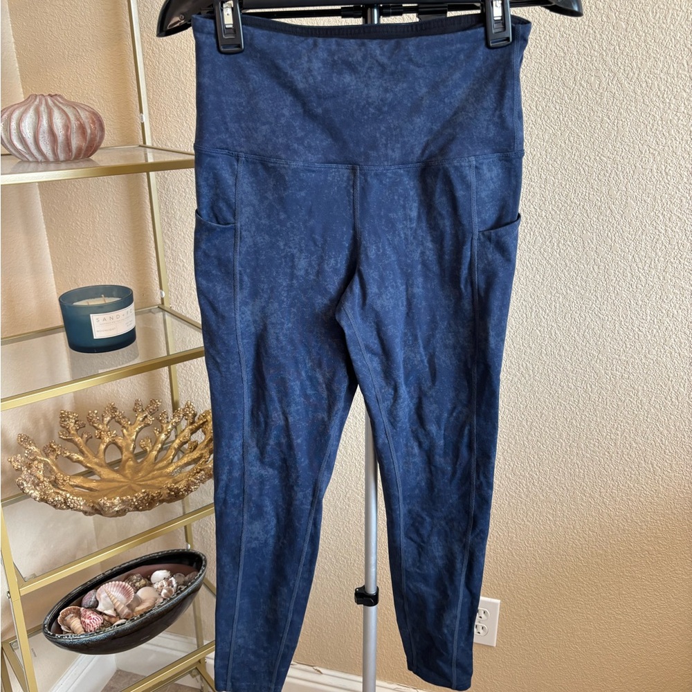 Women’s‎ Medium Tuff Athletics Crop Athletic Leggings